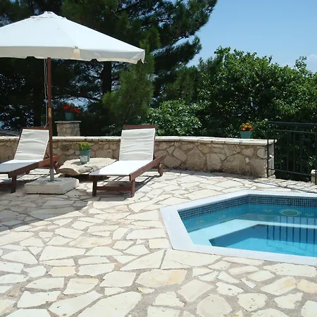 מלון דירות Merlot Village 4*
